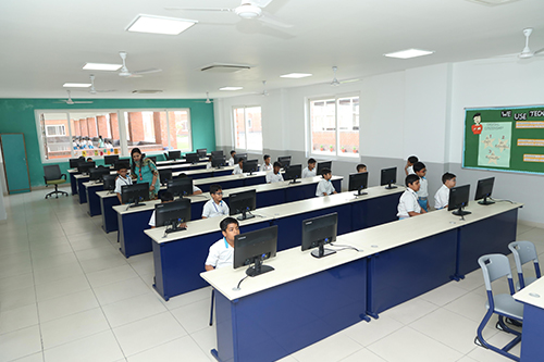 computer lab  in pacific world school